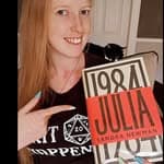 Julia 📚🐉's profile picture